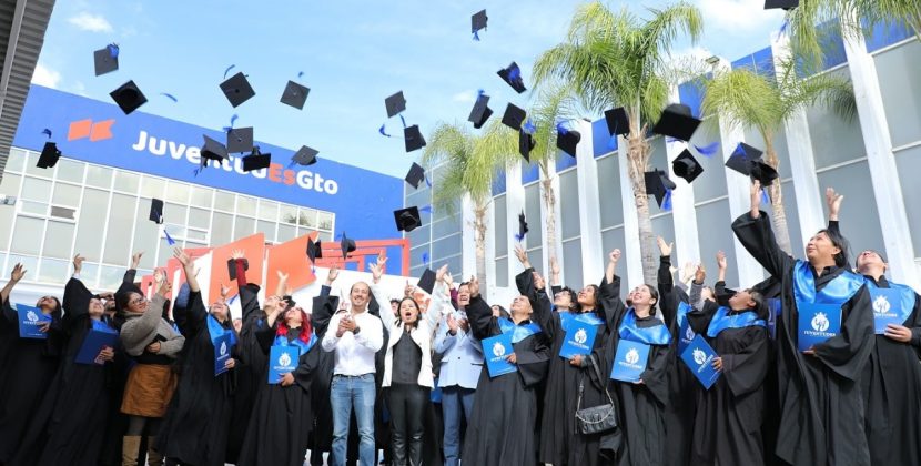 50 guanajuatenses alcanzan su meta educativa