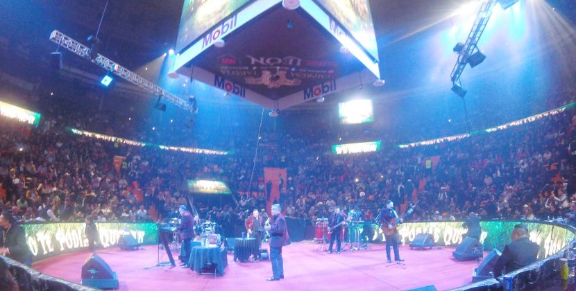 Cautiva Conjunto Primavera en el Palenque de León