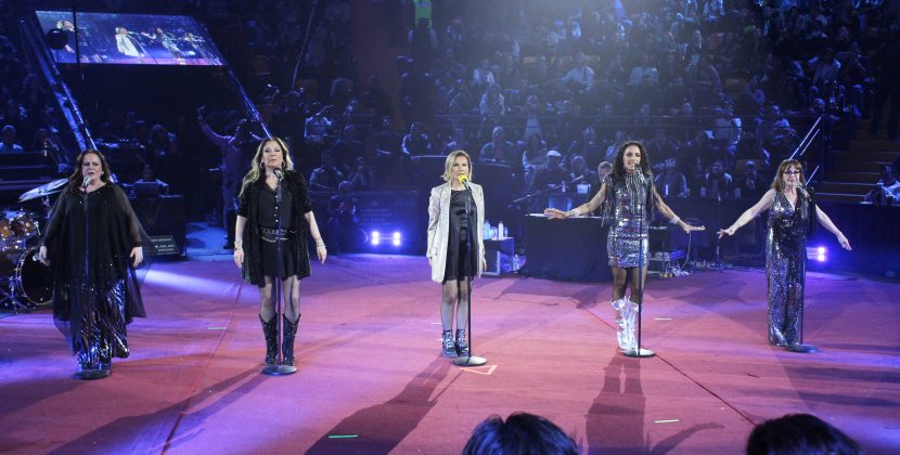Hacen de un concierto una “discoteca”en el palenque de león