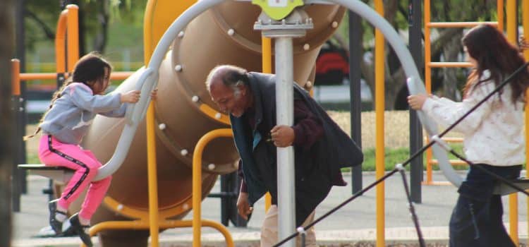 Divertida la nueva área de juegos de parque explora