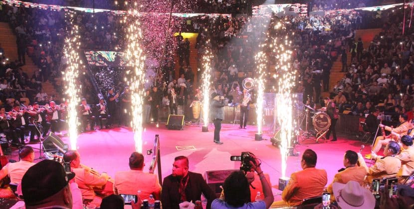 Cantan, Bailan y Pistean con Chuy Lizarraga