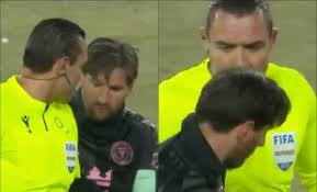 Castigan al árbitro “Gato” Ortiz por pedir autógrafo a Messi