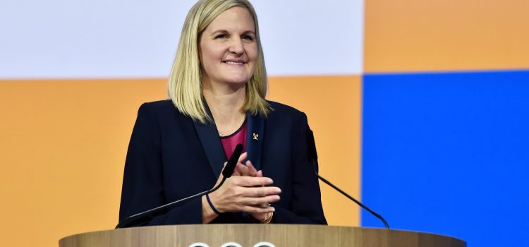Kirsty Coventry es la primera mujer presidenta del COI