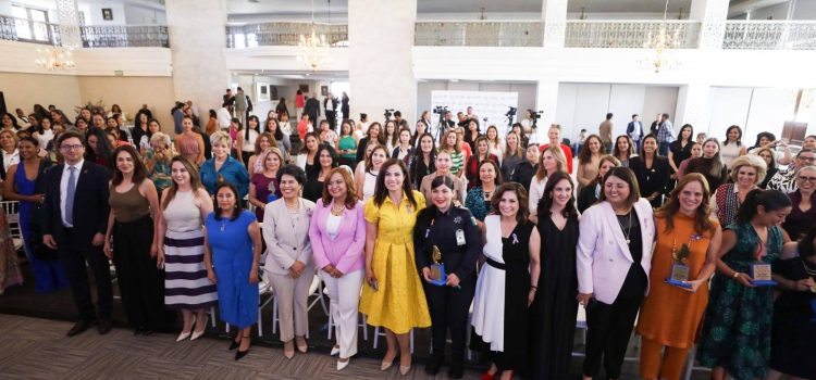 Reconocen liderazgo de las mujeres leonesas