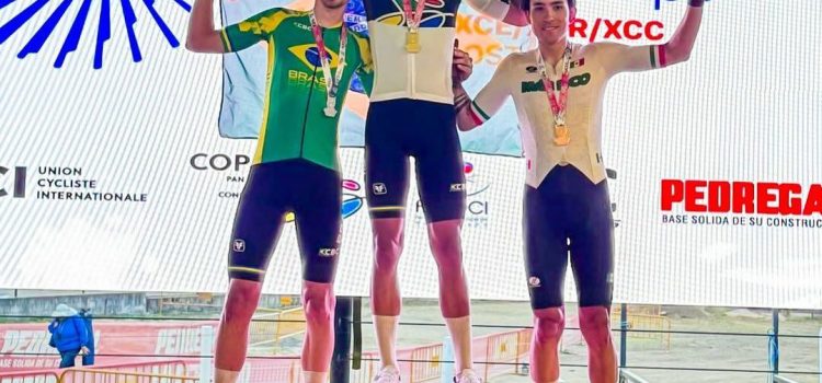 Brilla León en el ciclismo con Gerardo y Adair
