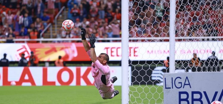 Chivas perdona al Tigres de la UANL