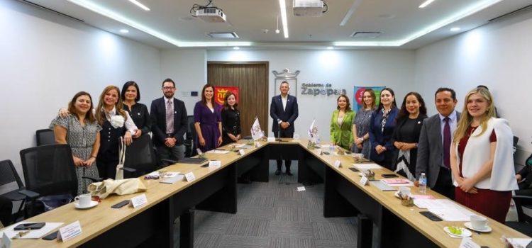 León reafirma su compromiso con la niñez