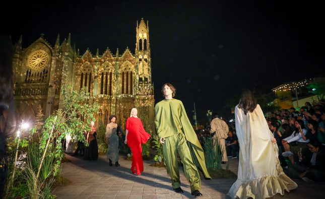 León celebra su historia y talento en pasarela 450 de sapica