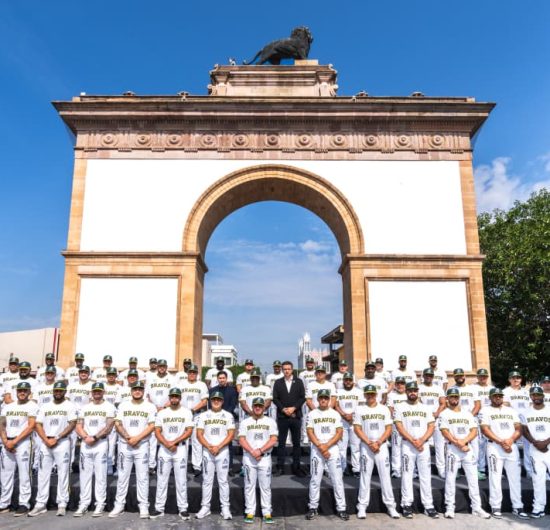 Arco de la Calzada atestigua foto oficial de los Bravos