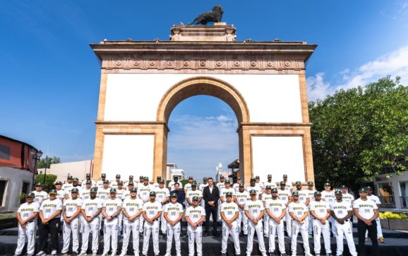 Arco de la Calzada atestigua foto oficial de los Bravos