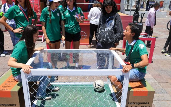 FUTFEM sobre ruedas llegó a la plaza expiatorio