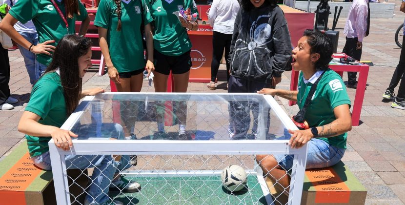 FUTFEM sobre ruedas llegó a la plaza expiatorio